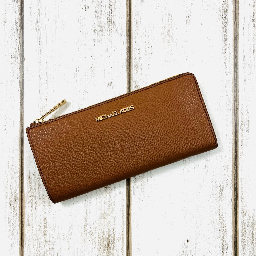 Michael Kors Saffiano Leather Quarter Zip Wallet Luggage Brown - Picture 1 of 9